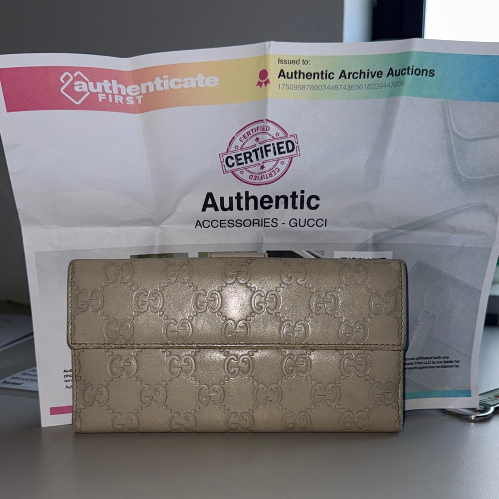 Authentic Gucci included COA certification Gold Embossed wallet - Picture 13 of 16